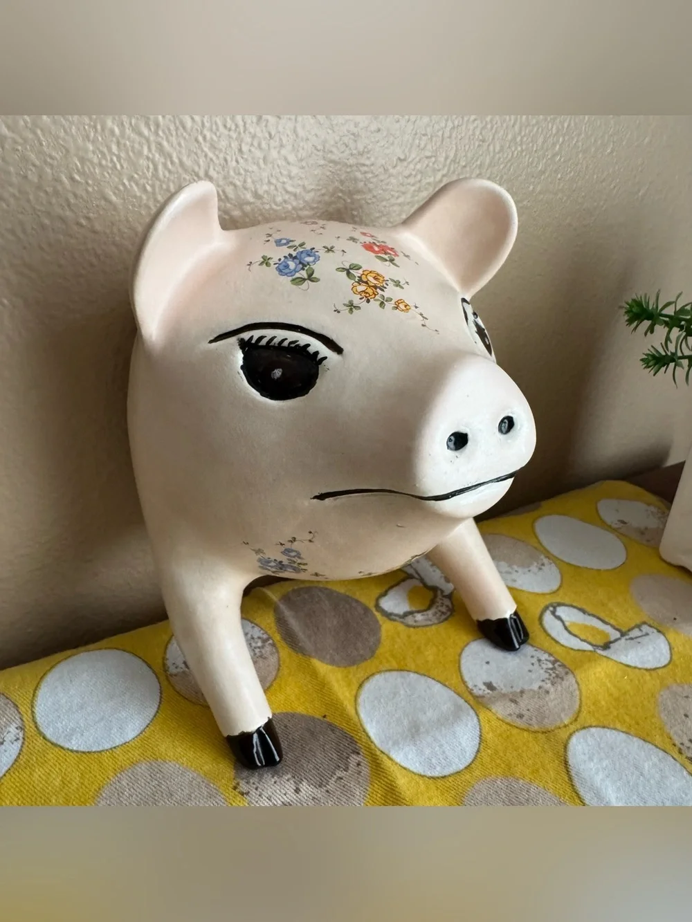 Floral half ‘stern’/annoyed pig wall hanging